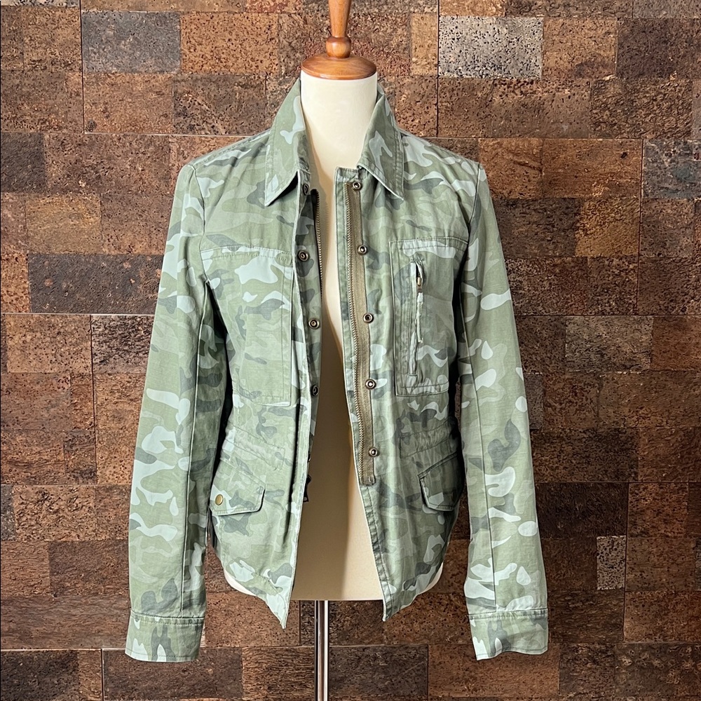 Gap Women’s Green Camouflage Jacket SZ Medium